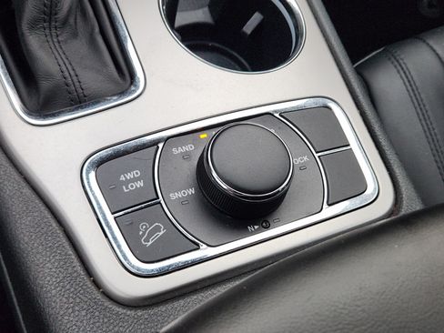 Used 2019 Jeep Grand Cherokee Limited AWD/4WD image 26