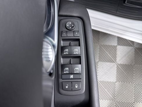 New 2026 Chrysler Voyager LX image 23