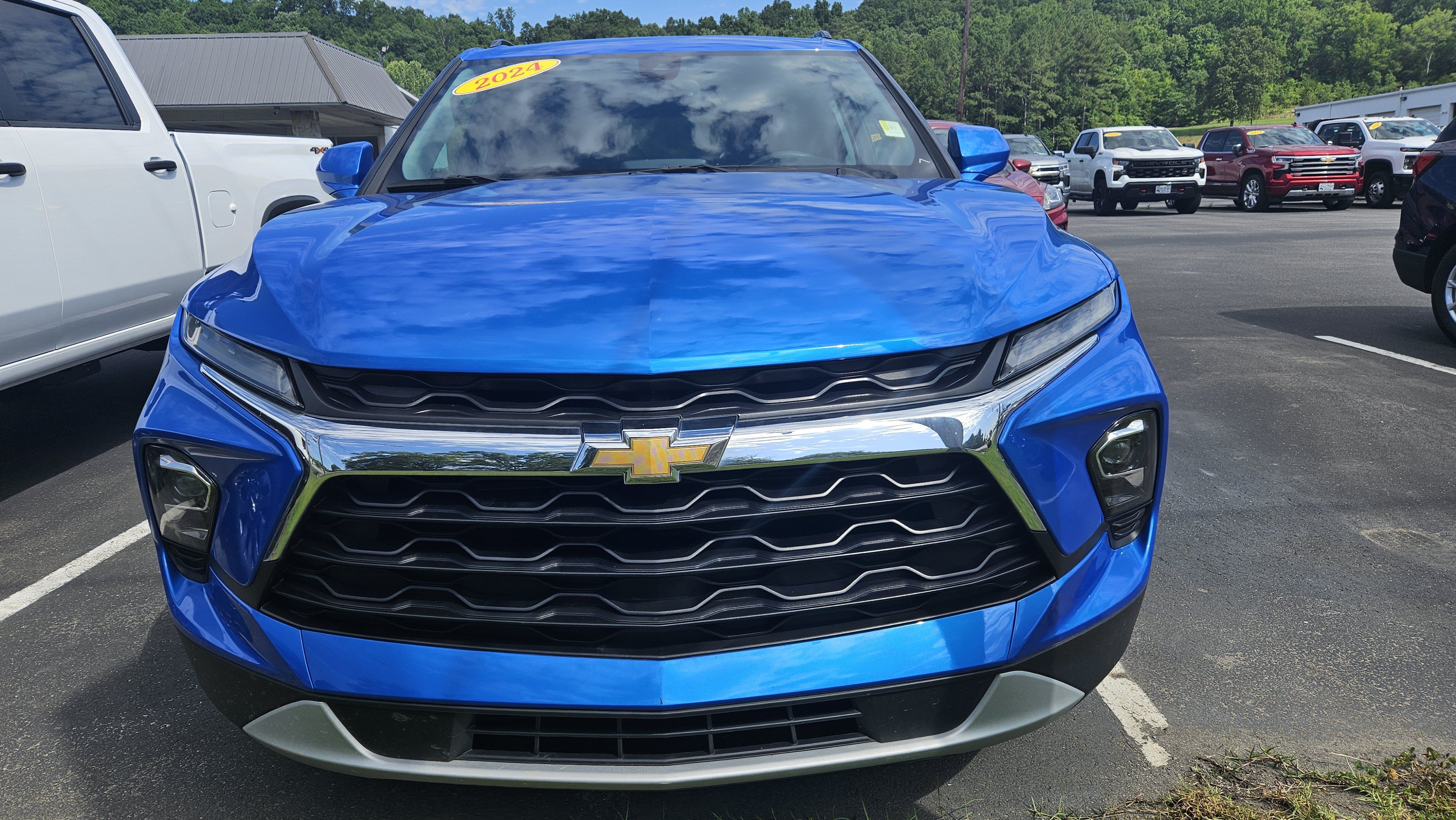 Used 2024 Chevrolet Blazer LT w/ Convenience Package FWD image 3