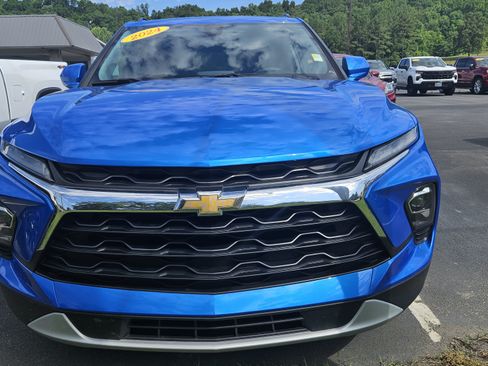 Used 2024 Chevrolet Blazer LT w/ Convenience Package FWD image 3
