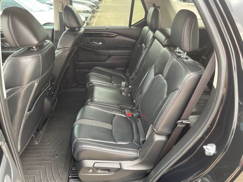 Certified 2024 Honda Pilot Touring image 11
