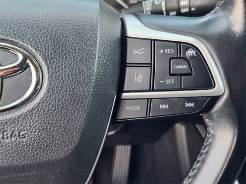 Used 2022 Toyota Highlander XLE image 20