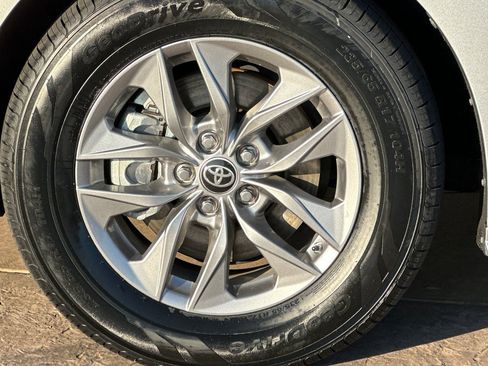 Used 2022 Toyota Sienna XLE image 34