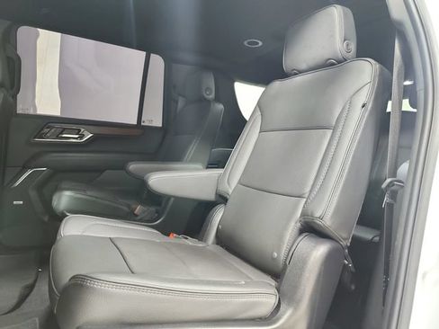 Used 2025 GMC Yukon XL Denali AWD/4WD image 38