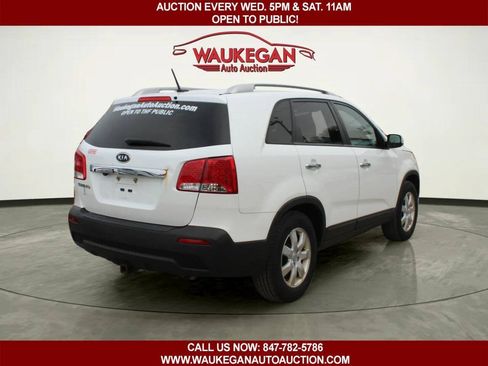 Used 2013 Kia Sorento LX w/ Convenience Pkg FWD image 3