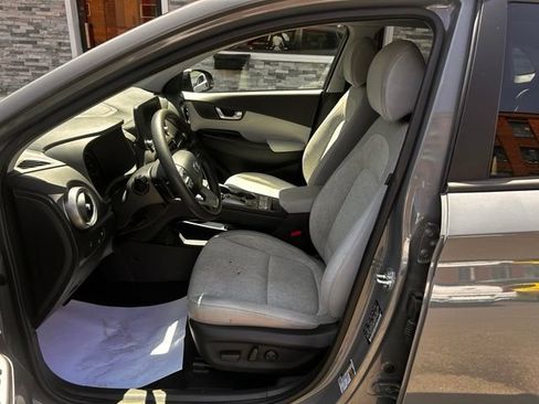 Used 2023 Hyundai Kona SE FWD image 12