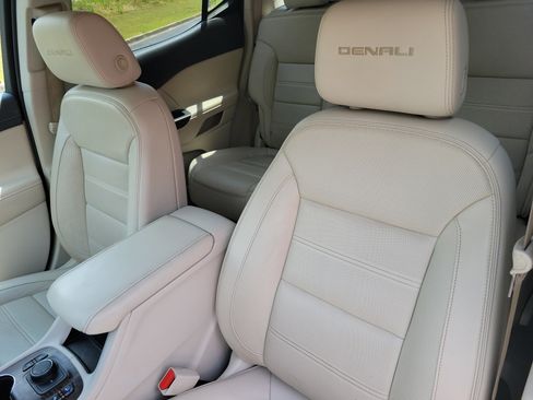 Used 2020 GMC Acadia Denali w/ LPO, Floor Liner Package FWD image 7