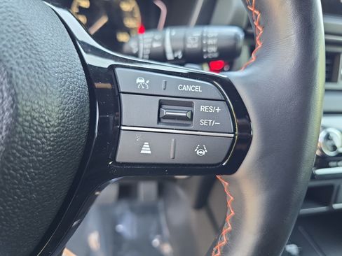 Used 2025 Honda Pilot TrailSport image 19