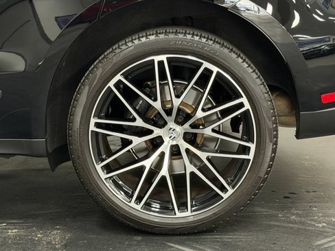 Used 2023 Porsche Macan AWD/4WD image 18