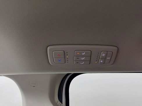 Used 2023 Kia Carnival LX FWD image 25