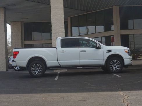 Used 2017 Nissan Titan XD AWD/4WD image 2