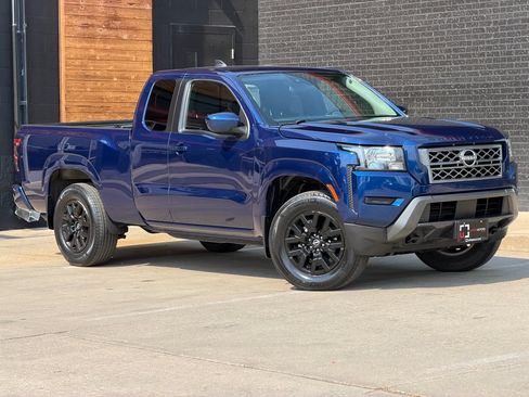 Used 2022 Nissan Frontier SV w/ Technology Package AWD/4WD image 3