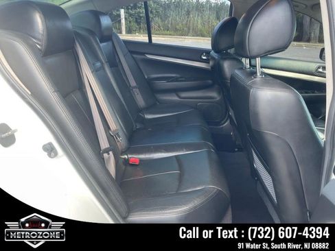 Used 2013 INFINITI G37 Journey w/ Premium Pkg image 16