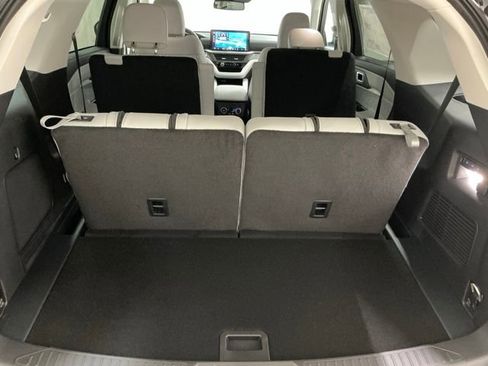 New 2026 Ford Explorer Platinum w/ LUX Leather Package AWD/4WD image 17