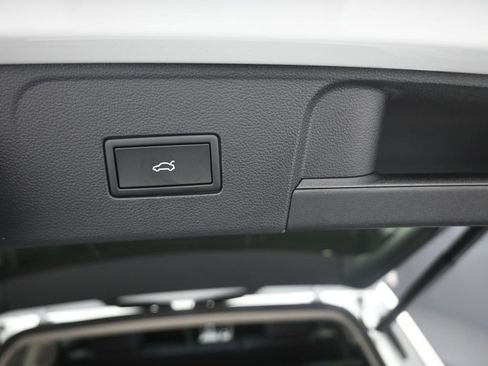 Used 2025 Volkswagen Atlas Peak Edition SE image 26