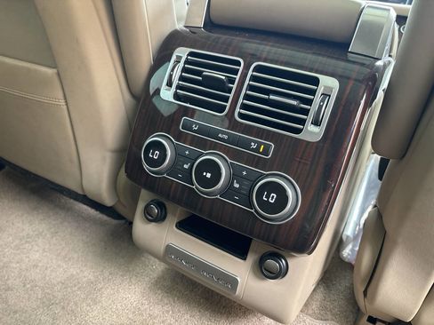 Used 2016 Land Rover Range Rover HSE image 8