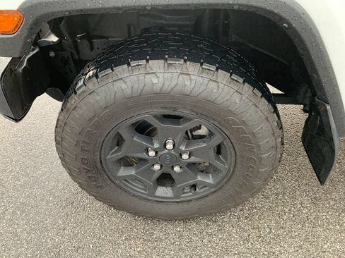 Used 2023 Jeep Gladiator Overland AWD/4WD image 19