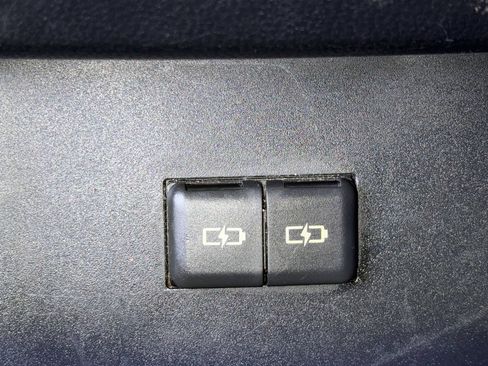 Used 2022 Toyota Highlander XLE FWD image 23
