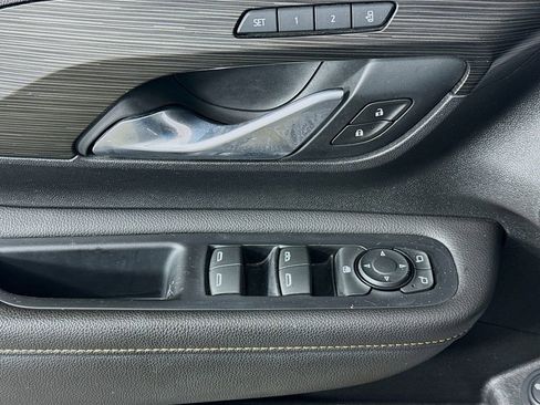 Used 2020 GMC Terrain SLT w/ Preferred Package image 21