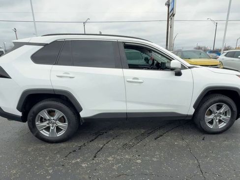Used 2022 Toyota RAV4 XLE AWD/4WD image 9