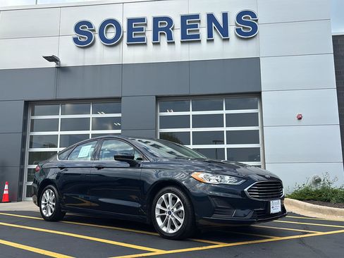 Used 2020 Ford Fusion SE FWD image 1