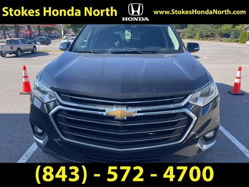 Used 2019 Chevrolet Traverse LT FWD image 2