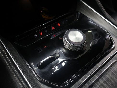 Used 2024 Jeep Wagoneer Series II w/ Flexible Seating Group image 28