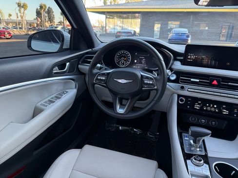 Used 2025 Genesis G70 2.5T image 22