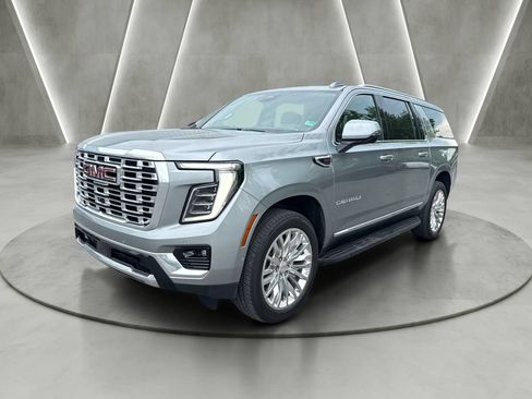 Used 2025 GMC Yukon XL Denali AWD/4WD image 3