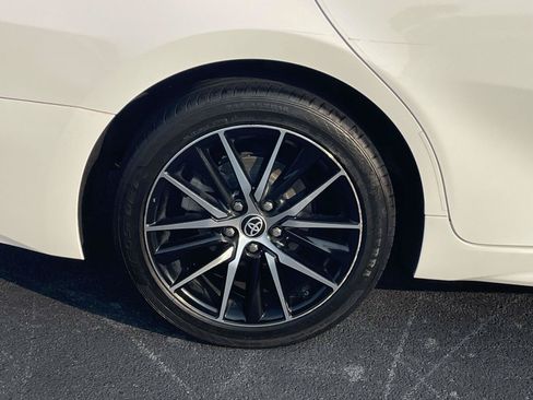 Used 2022 Toyota Camry SE FWD image 9