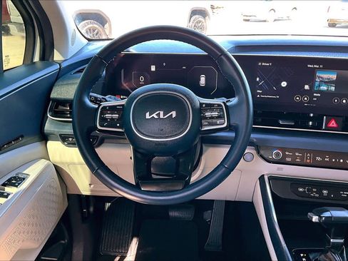 Used 2025 Kia Carnival SX image 6