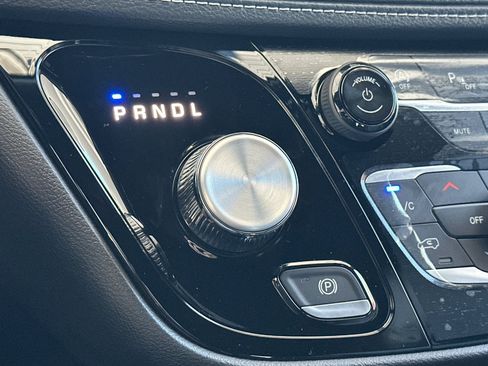 New 2027 Chrysler Pacifica Select FWD image 22