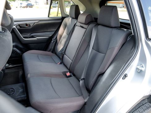 Used 2022 Toyota RAV4 LE AWD/4WD image 34