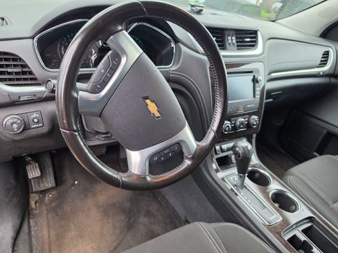 Used 2017 Chevrolet Traverse LT w/ Style and Technology Package AWD/4WD image 4