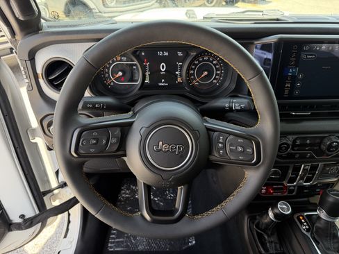 Used 2024 Jeep Gladiator Sport AWD/4WD image 16
