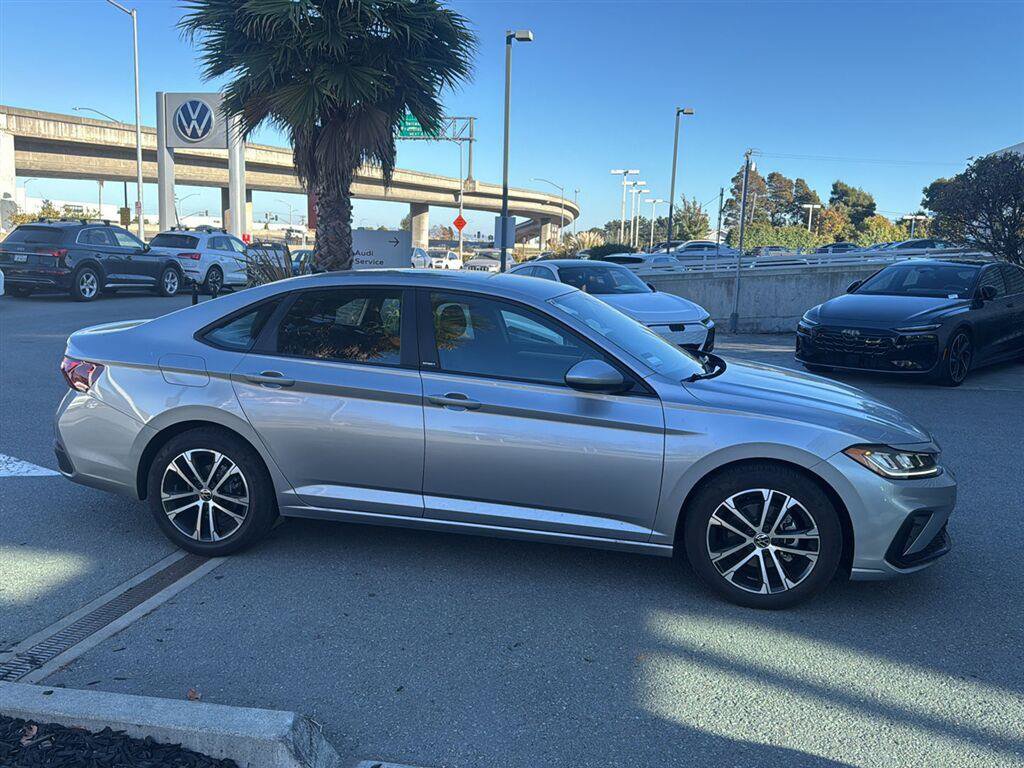 Used 2026 Volkswagen Jetta Sport FWD image 5