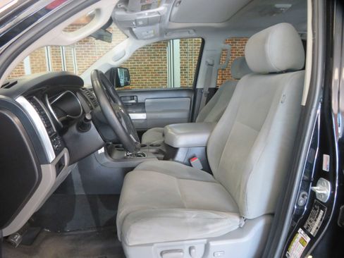 Used 2019 Toyota Sequoia SR5 image 15