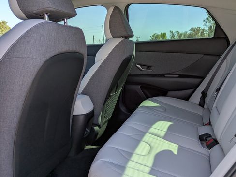 Certified 2025 Hyundai Elantra Limited image 13