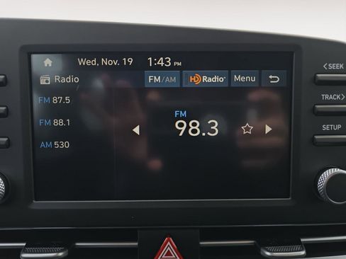 Used 2025 Hyundai Elantra Hybrid FWD image 17