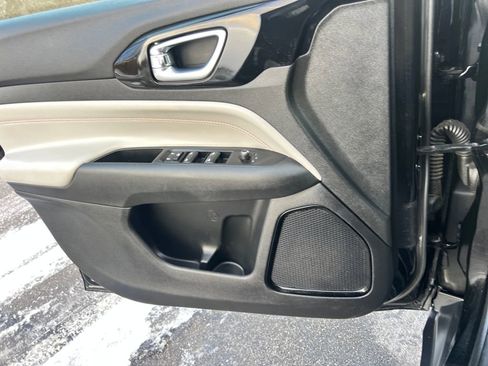 Used 2022 Jeep Compass Limited image 10