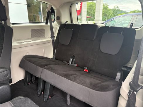 Used 2019 Dodge Grand Caravan SE FWD image 13