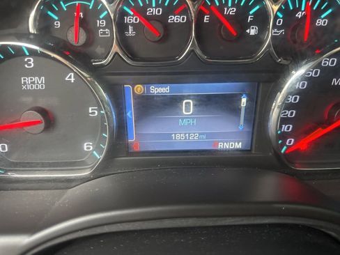 Used 2015 Chevrolet Suburban LT image 8