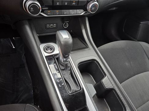 Used 2022 Nissan Sentra SV FWD image 12