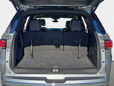Used 2023 Chevrolet Traverse Premier image 18
