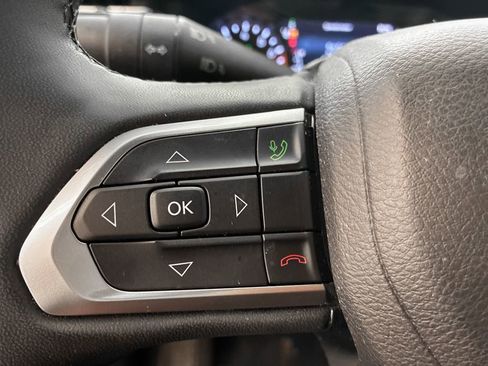 Used 2023 Jeep Compass Limited image 25