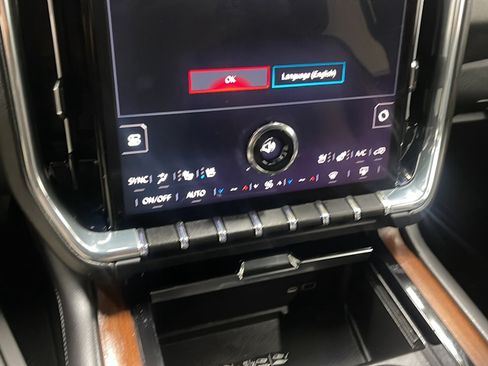 Used 2025 GMC Yukon Denali AWD/4WD image 11