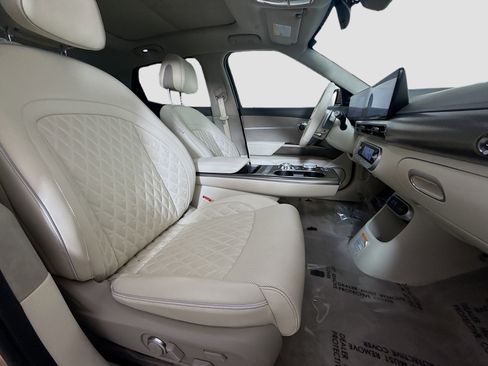 Used 2023 Genesis GV60 Performance image 29