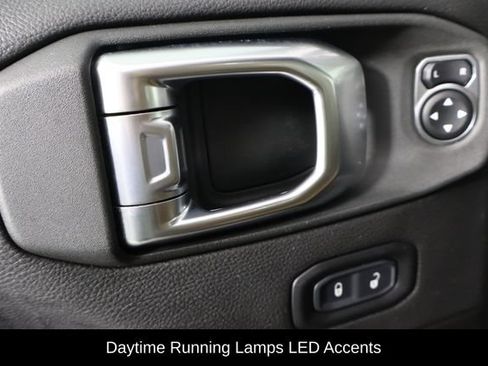 Used 2022 Jeep Wrangler Unlimited Rubicon AWD/4WD image 20