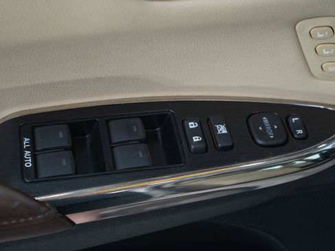 Used 2013 Toyota Avalon Limited FWD image 21