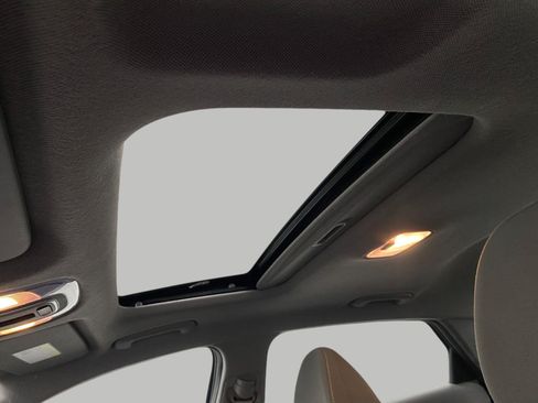 Certified 2025 Hyundai Elantra SEL FWD image 31